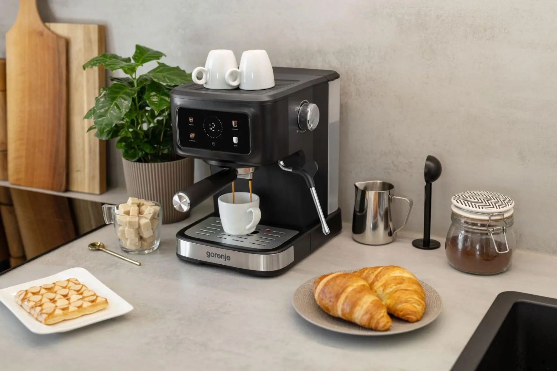 ESCM15CDB Gorenje Aparat za kafu, ručna priprema kafe, 15 bar, 850 W