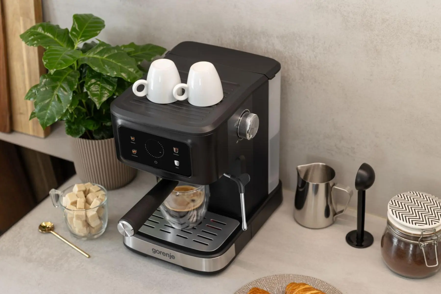 ESCM15CDB Gorenje Aparat za kafu, ručna priprema kafe, 15 bar, 850 W